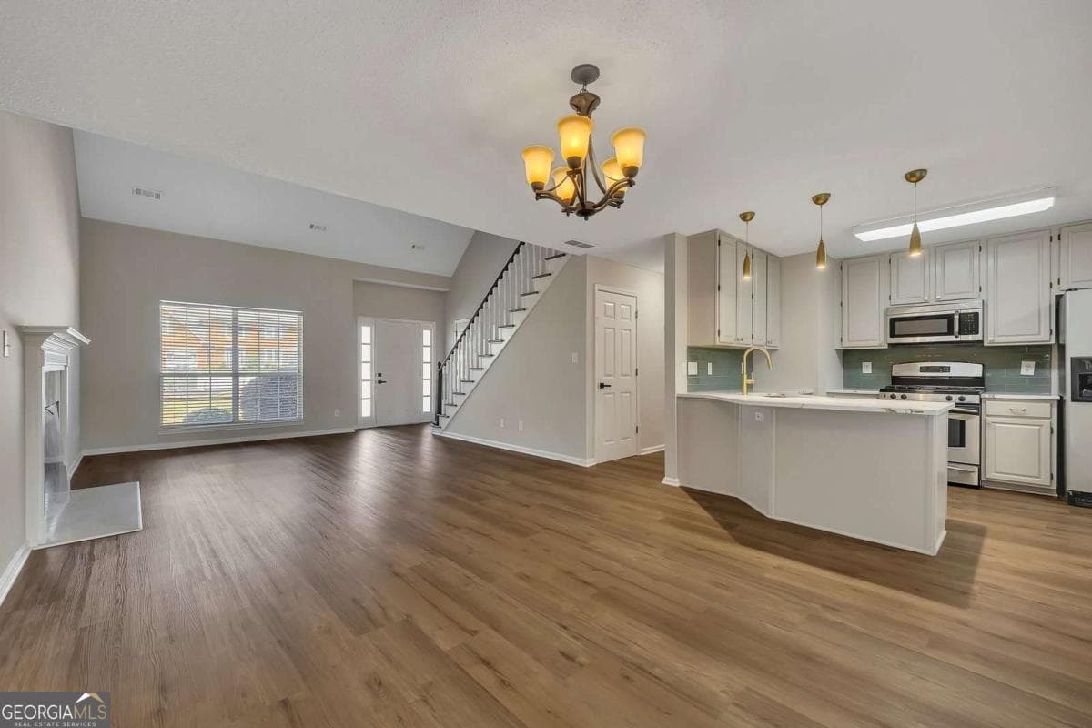 3 bedroom, 2.5 bathroom, 1,955 sq ft single family residence for sale at 4704 Vineyard Court, Smyrna, GA 30082 — photo 7