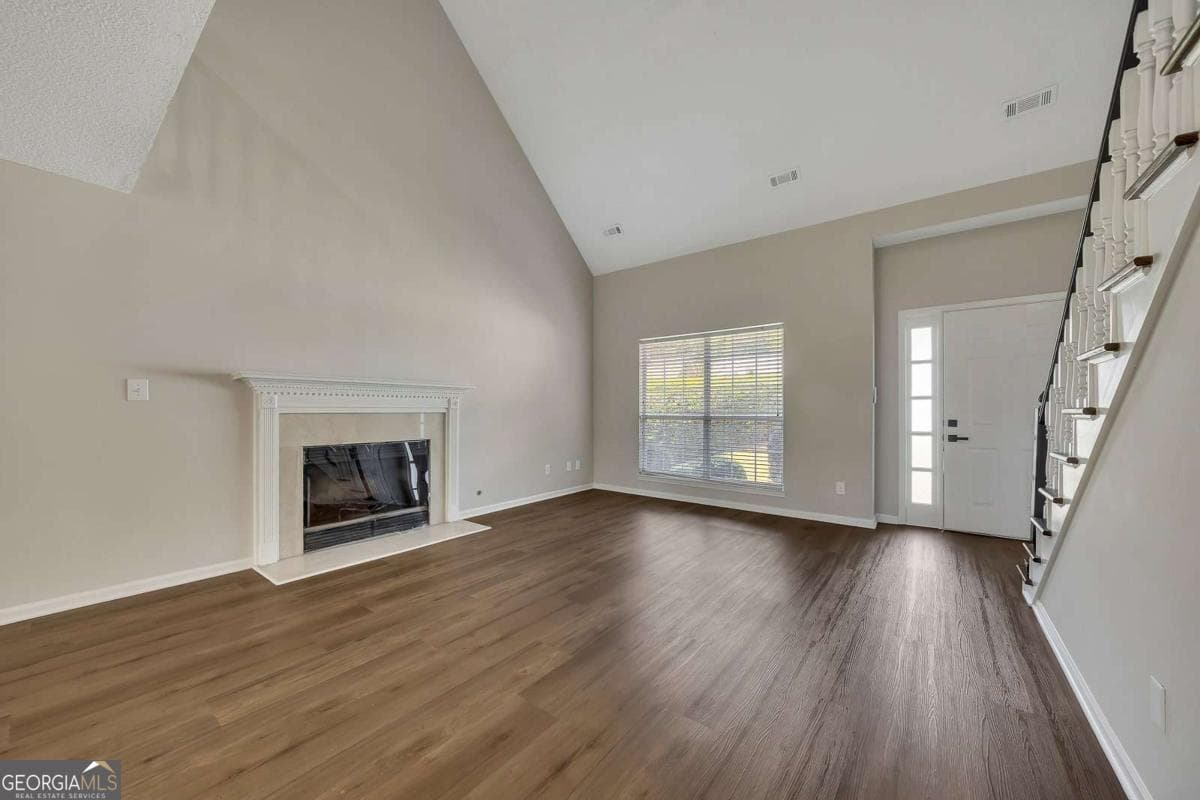 3 bedroom, 2.5 bathroom, 1,955 sq ft single family residence for sale at 4704 Vineyard Court, Smyrna, GA 30082 — photo 4