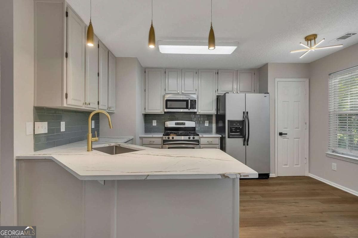 3 bedroom, 2.5 bathroom, 1,955 sq ft single family residence for sale at 4704 Vineyard Court, Smyrna, GA 30082 — photo 8