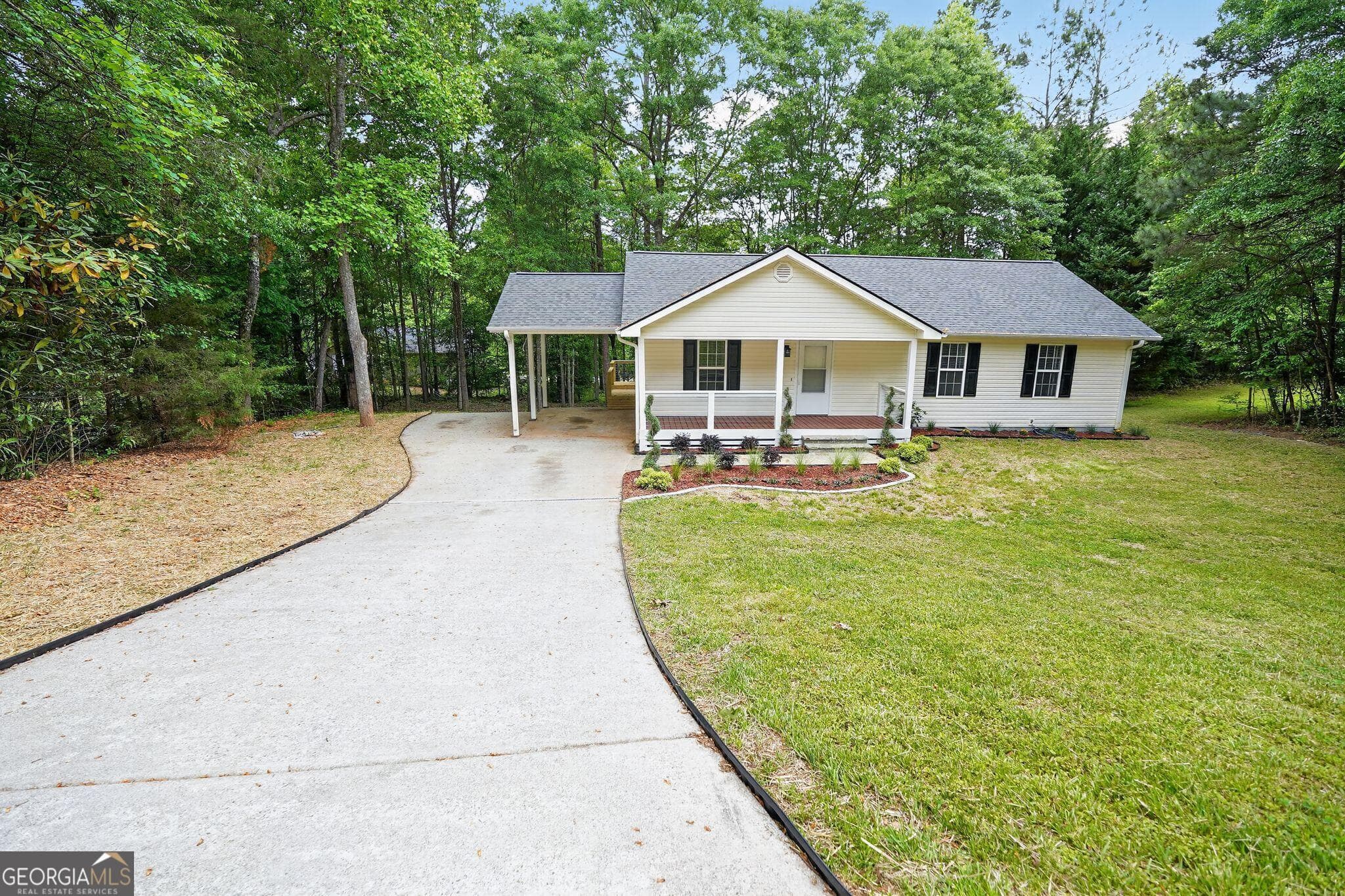 3 bedroom, 2 bathroom, 1,288 sq ft single family residence for sale at 115 Richard Street, Clarkesville, GA 30523 — photo 2