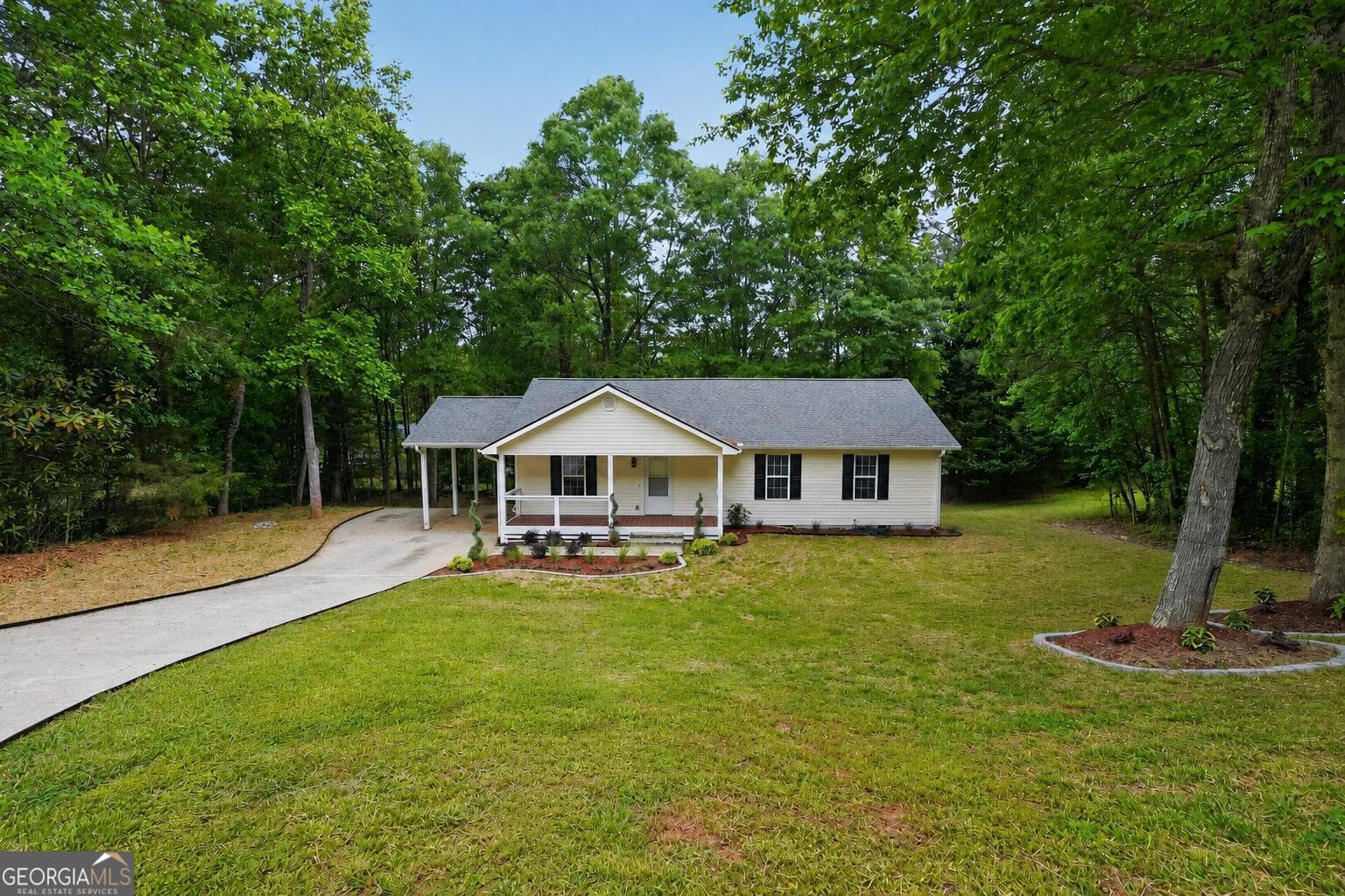 3 bedroom, 2 bathroom, 1,288 sq ft single family residence for sale at 115 Richard Street, Clarkesville, GA 30523 — photo 3