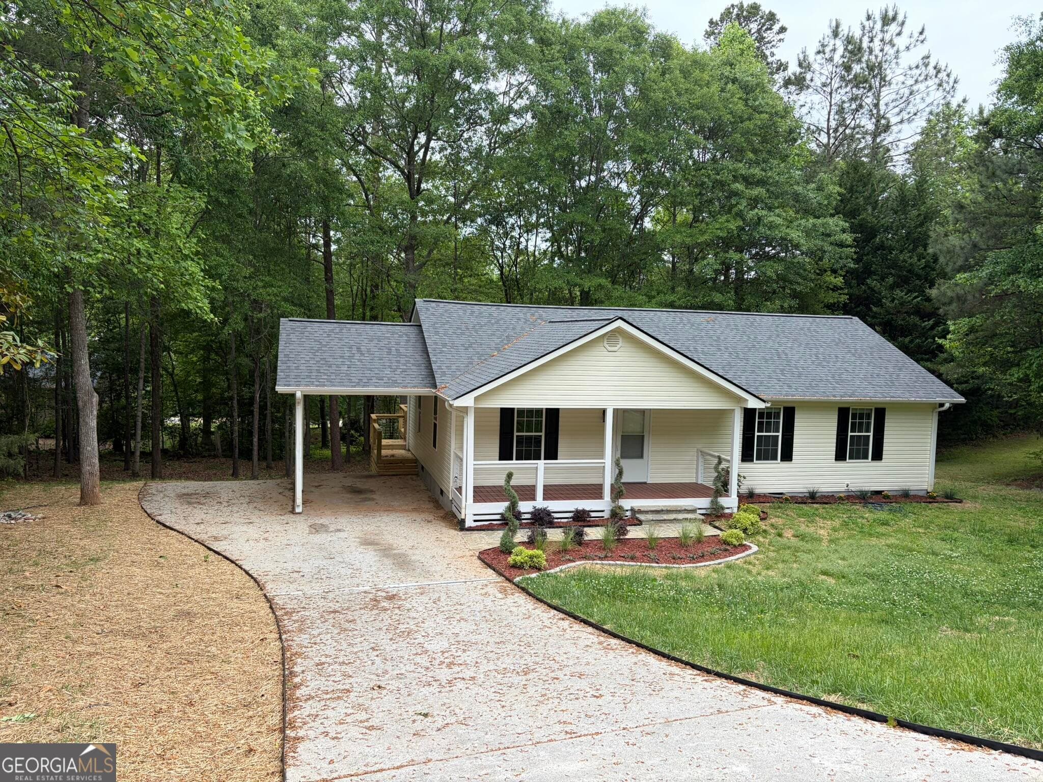 3 bedroom, 2 bathroom, 1,288 sq ft single family residence for sale at 115 Richard Street, Clarkesville, GA 30523 — photo 1 of 36