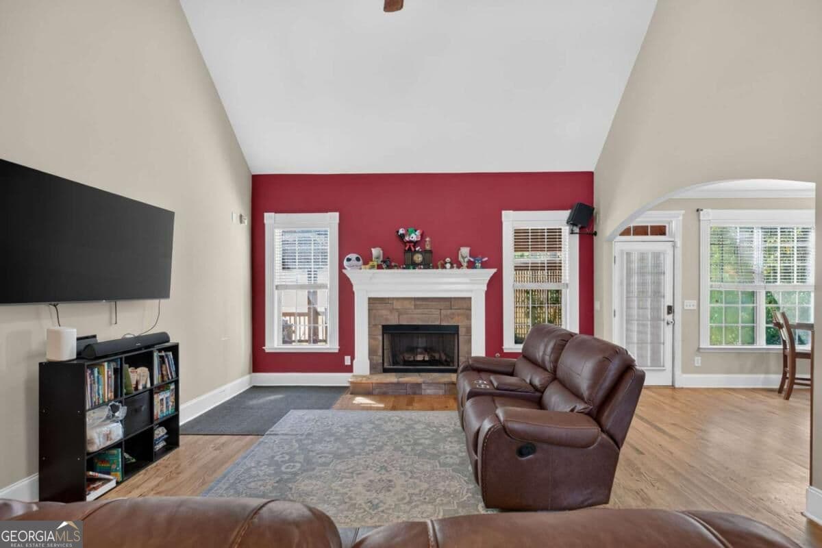 4 bedroom, 3.5 bathroom, 2,658 sq ft single family residence for sale at 109 W Lake Boulevard, Carrollton, GA 30116 — photo 8