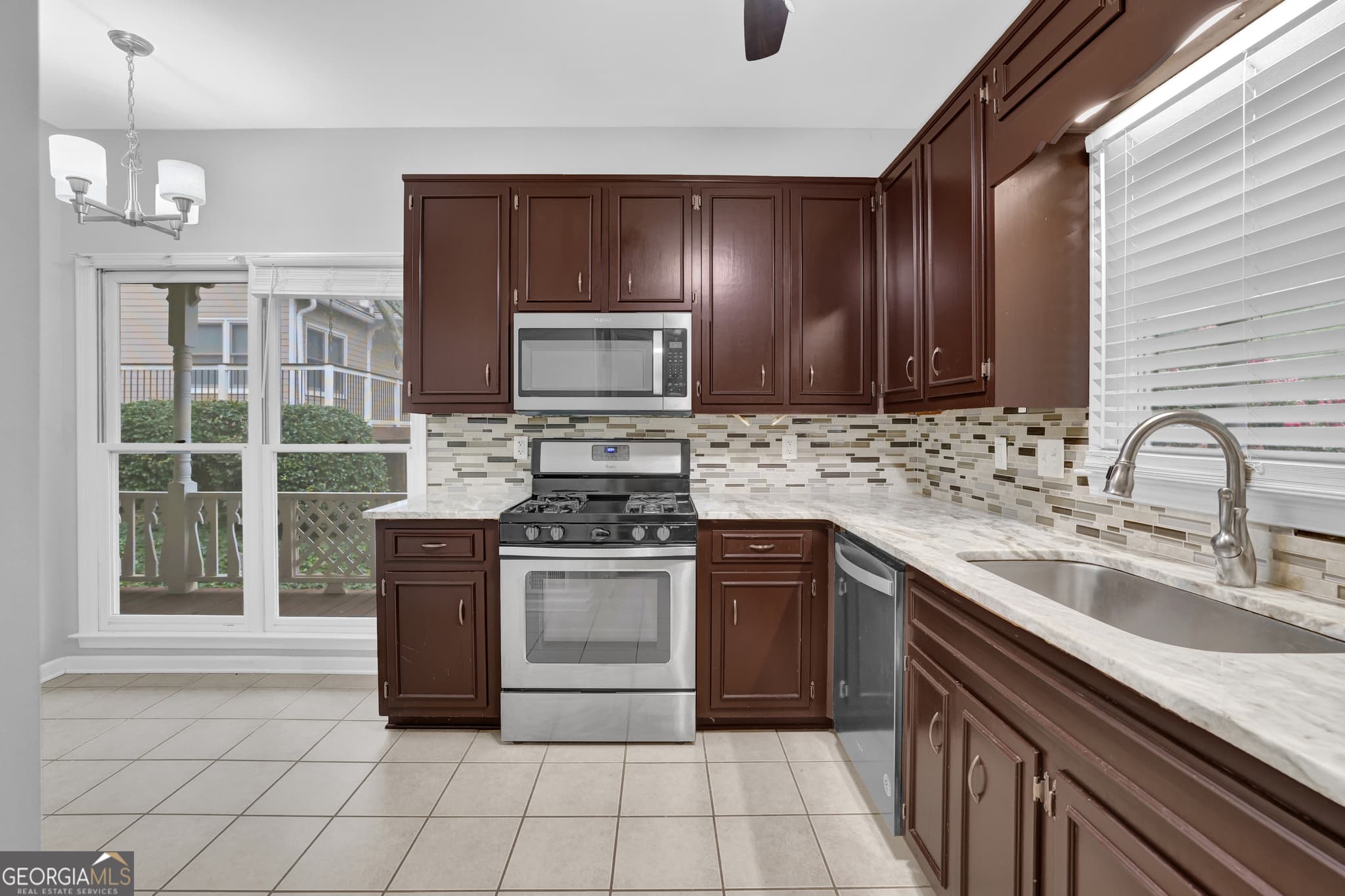2 bedroom, 2.5 bathroom, 1,266 sq ft townhouse for sale at 1449 Cambridge Common, Decatur, GA 30033 — photo 2
