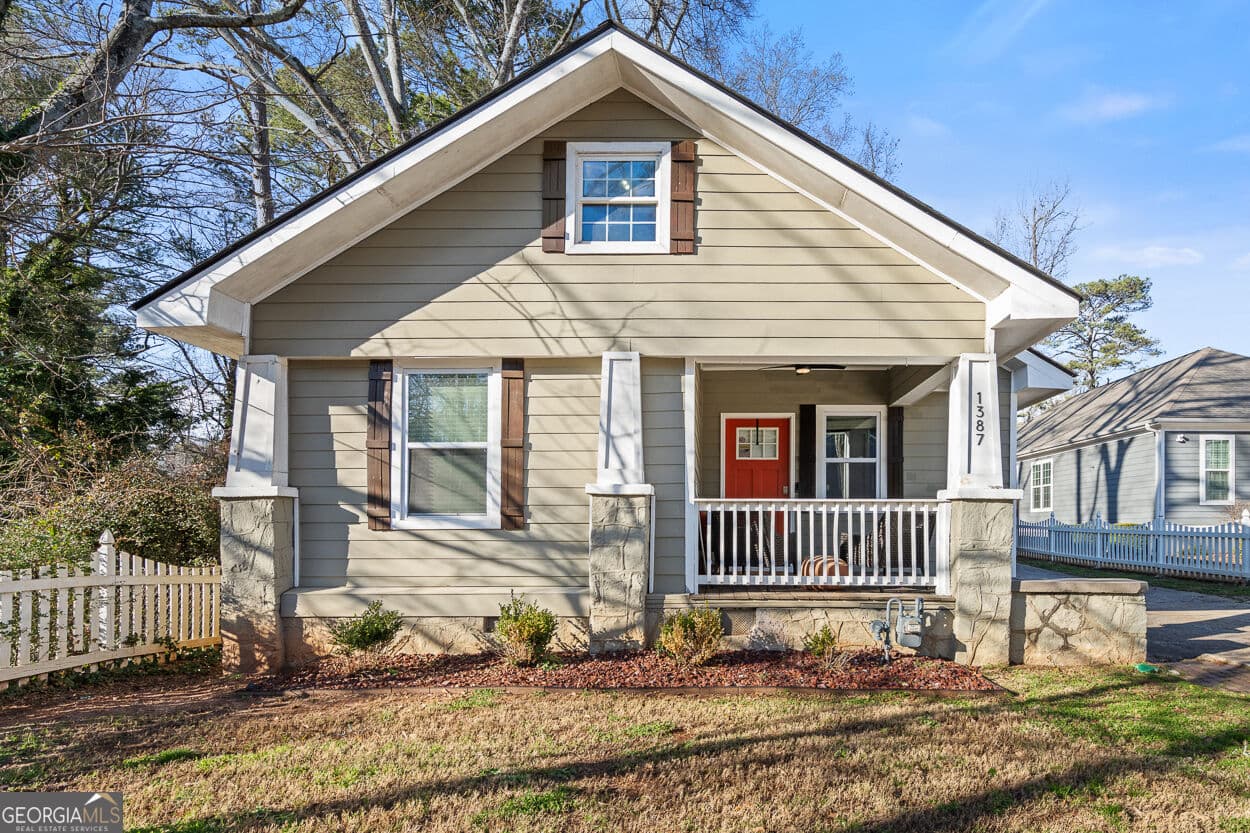3 bedroom, 2 bathroom, 1,629 sq ft single family residence for rent at 1387 Avon Avenue, Atlanta, GA 30310 for $2,500 a month — photo 2