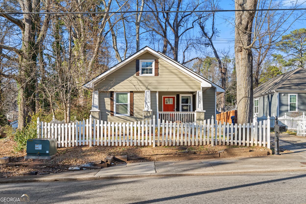 3 bedroom, 2 bathroom, 1,629 sq ft single family residence for rent at 1387 Avon Avenue, Atlanta, GA 30310 for $2,500 a month — photo 1 of 35