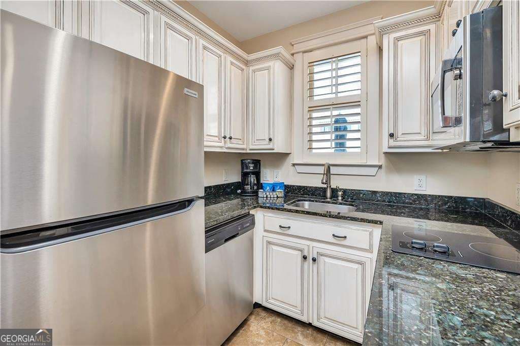 1 bedroom, 1 bathroom, 823 sq ft conversion for sale at 1015 Beachview Drive 103, St. Simons, GA 31522 — photo 4