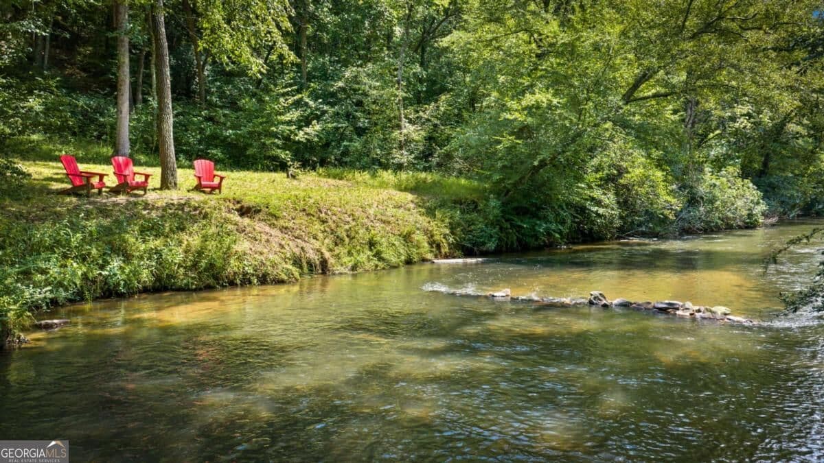 3 bedroom, 3.5 bathroom, 2,910 sq ft cabin,single family residence for sale at 383 River Escape Drive, Ellijay, GA 30540 — photo 2