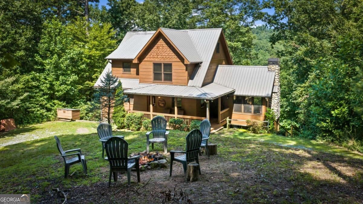 3 bedroom, 3.5 bathroom, 2,910 sq ft cabin,single family residence for sale at 383 River Escape Drive, Ellijay, GA 30540 — photo 6
