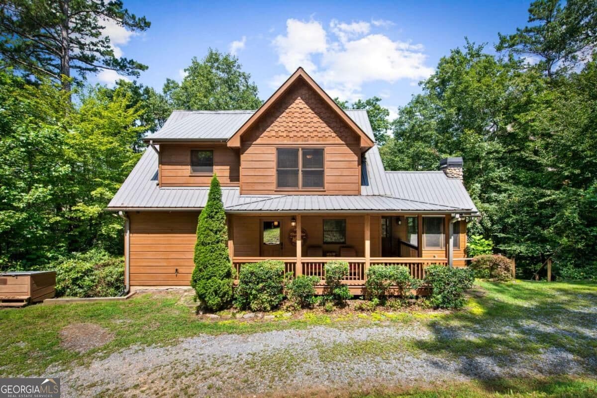 3 bedroom, 3.5 bathroom, 2,910 sq ft cabin,single family residence for sale at 383 River Escape Drive, Ellijay, GA 30540 — photo 7
