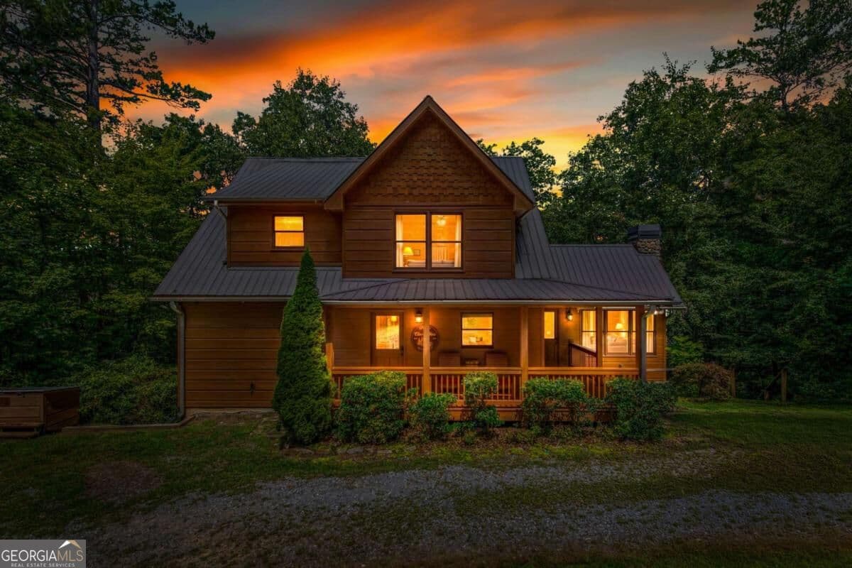 3 bedroom, 3.5 bathroom, 2,910 sq ft cabin,single family residence for sale at 383 River Escape Drive, Ellijay, GA 30540 — photo 5