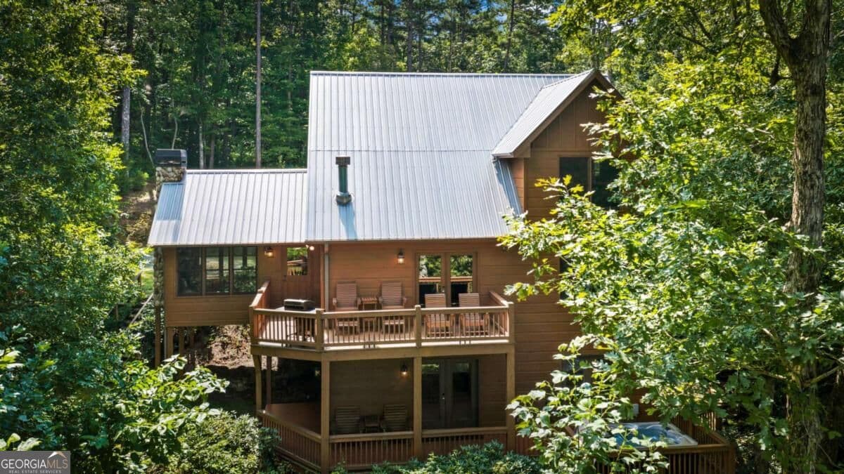 3 bedroom, 3.5 bathroom, 2,910 sq ft cabin,single family residence for sale at 383 River Escape Drive, Ellijay, GA 30540 — photo 9