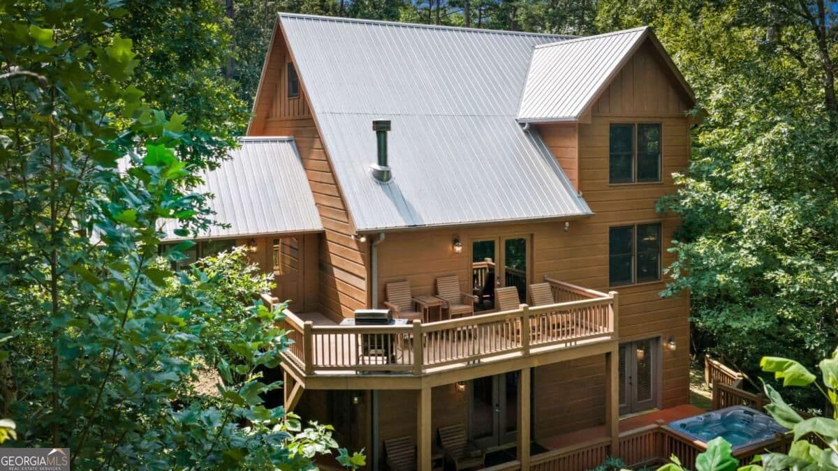 3 bedroom, 3.5 bathroom, 2,910 sq ft cabin,single family residence for sale at 383 River Escape Drive, Ellijay, GA 30540 — photo 10