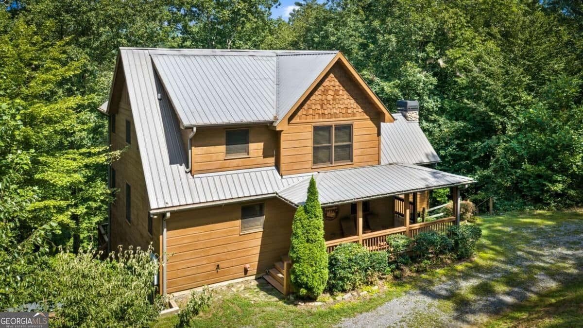 3 bedroom, 3.5 bathroom, 2,910 sq ft cabin,single family residence for sale at 383 River Escape Drive, Ellijay, GA 30540 — photo 8