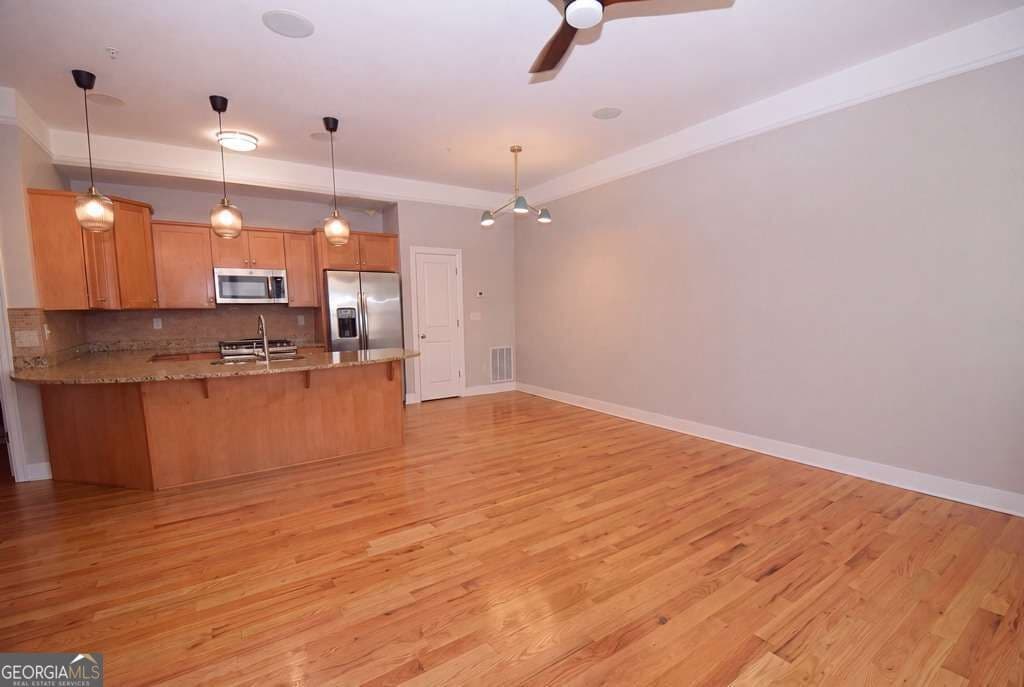 2 bedroom, 2.5 bathroom, 2,010 sq ft townhouse for rent at 1377 Parkview Lane, Atlanta, GA 30324 for $3,400 a month — photo 3