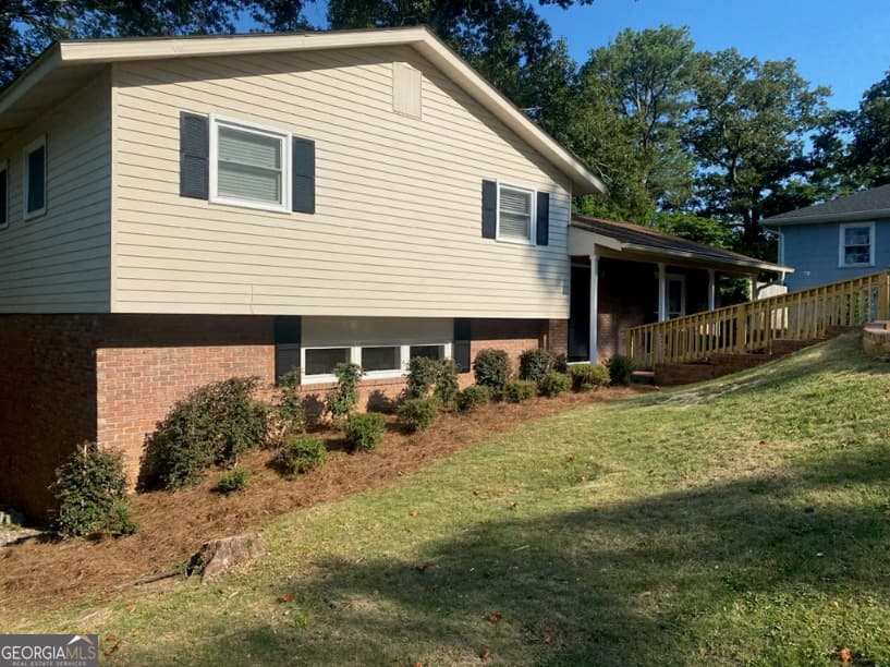 4 bedroom, 3 bathroom, 2,106 sq ft single family residence for sale at 3300 Primrose Road, Columbus, GA 31907 — photo 2