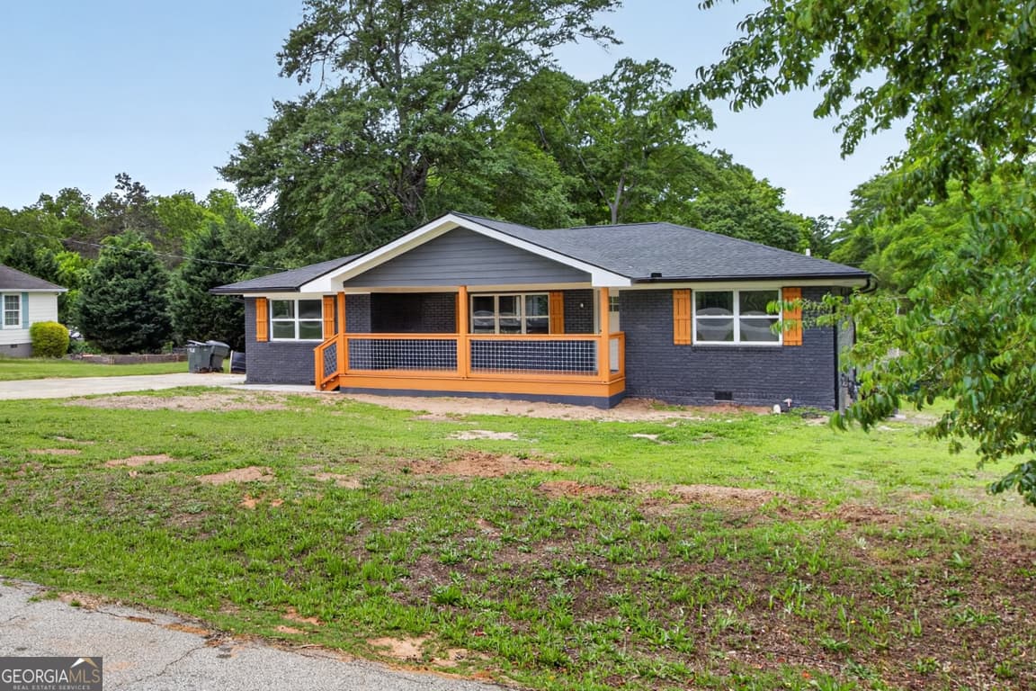 4 bedroom, 2 bathroom, 1,600 sq ft single family residence for sale at 5193 Hazel Street, Covington, GA 30014 — photo 4