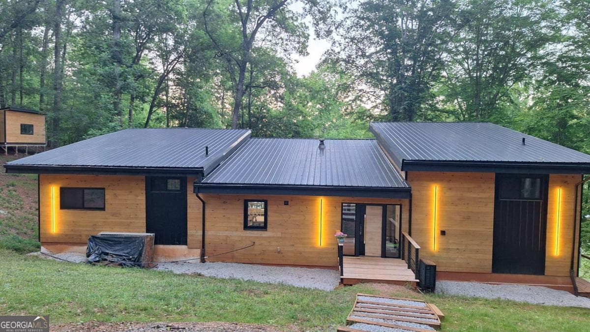 3 bedroom, 2 bathroom, 2,488 sq ft single family residence for sale at 642 Susan Davis Road, Sparta, GA 31087 — photo 2