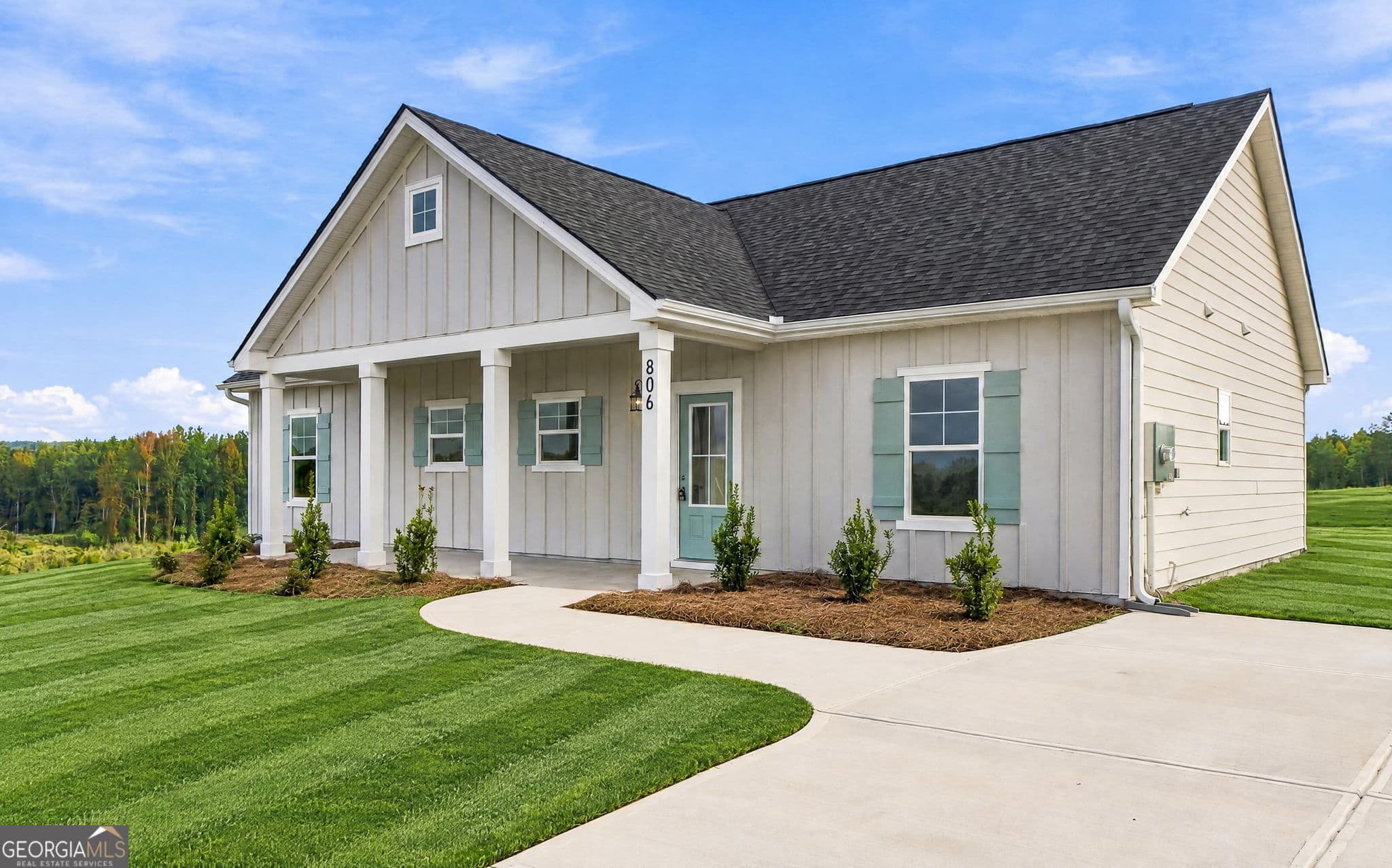 3 bedroom, 2 bathroom, 1,456 sq ft single family residence for sale at 1076 Primrose Circle, Greenville, GA 30222 — photo 2