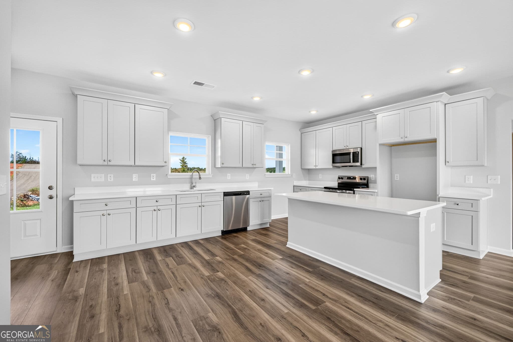 3 bedroom, 2 bathroom, 1,456 sq ft single family residence for sale at 1076 Primrose Circle, Greenville, GA 30222 — photo 5