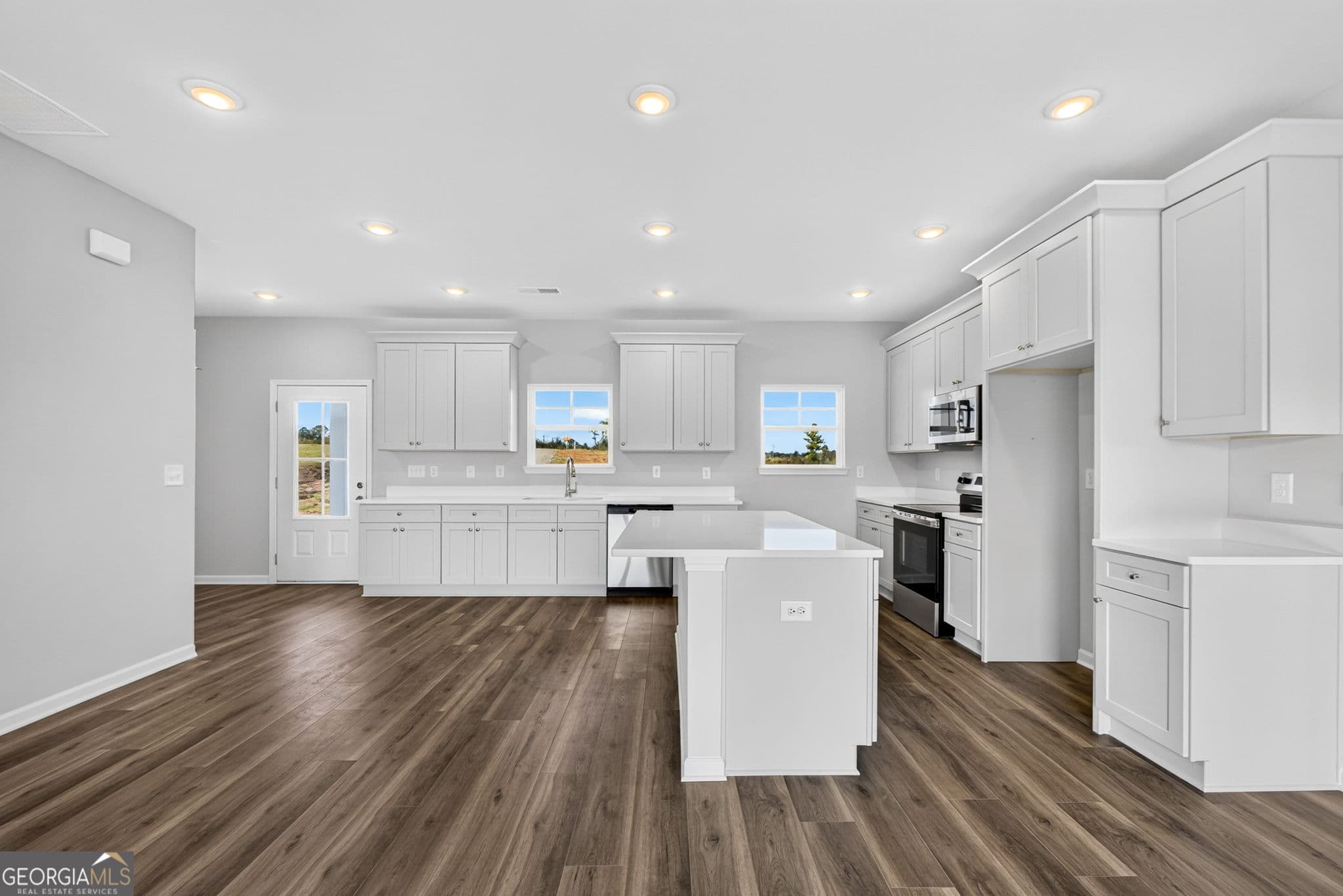 3 bedroom, 2 bathroom, 1,456 sq ft single family residence for sale at 1076 Primrose Circle, Greenville, GA 30222 — photo 4
