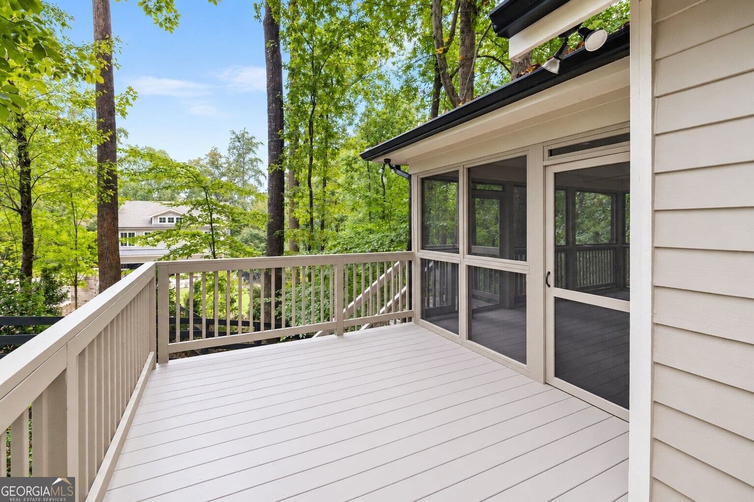 3 bedroom, 2 bathroom, 2,200 sq ft cabin,single family residence for sale at 6800 Thunder Trail, Gainesville, GA 30506 — photo 9