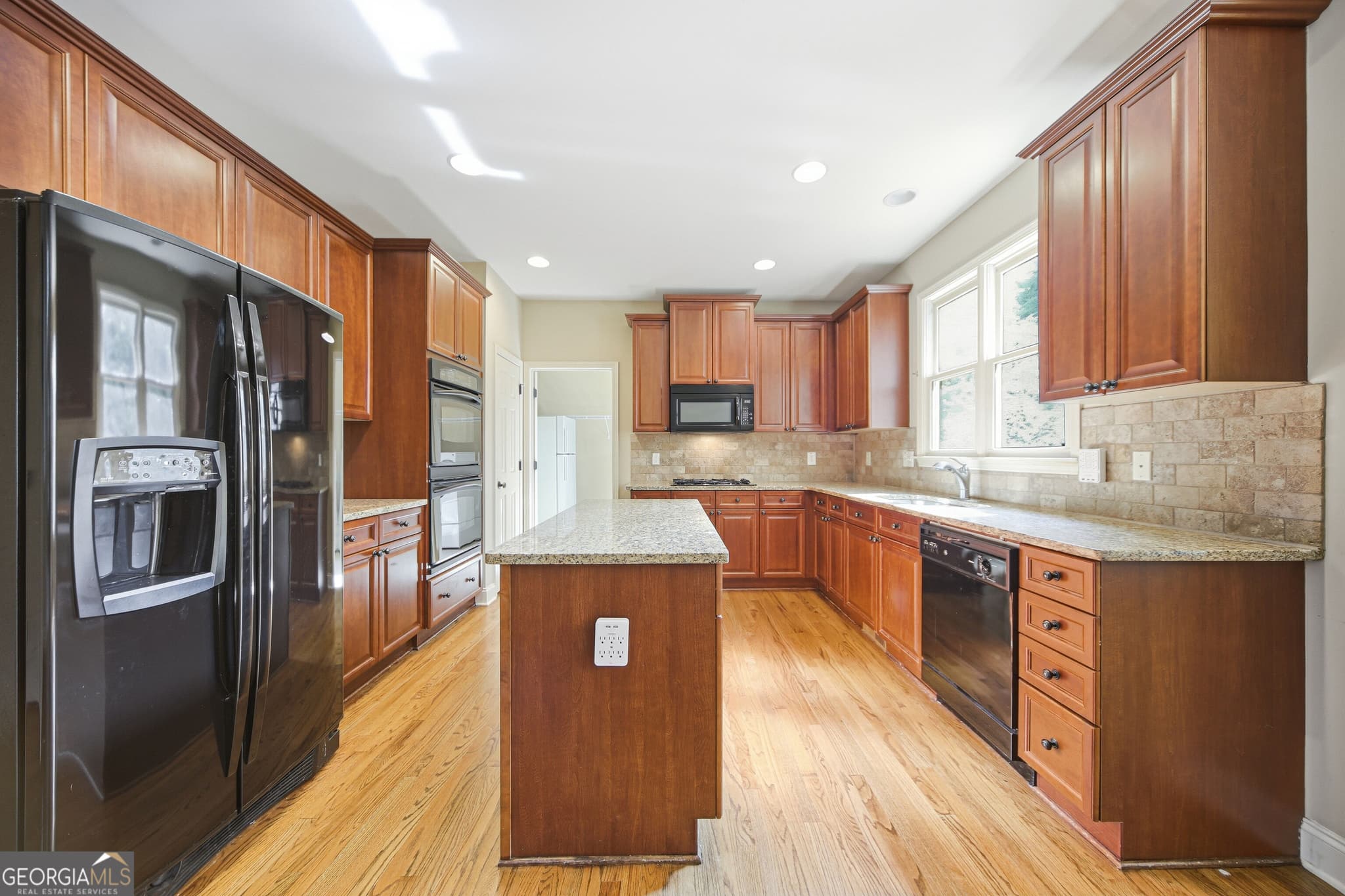 4 bedroom, 3.5 bathroom, 3,289 sq ft single family residence for sale at 700 Washington Way, Cumming, GA 30040 — photo 2