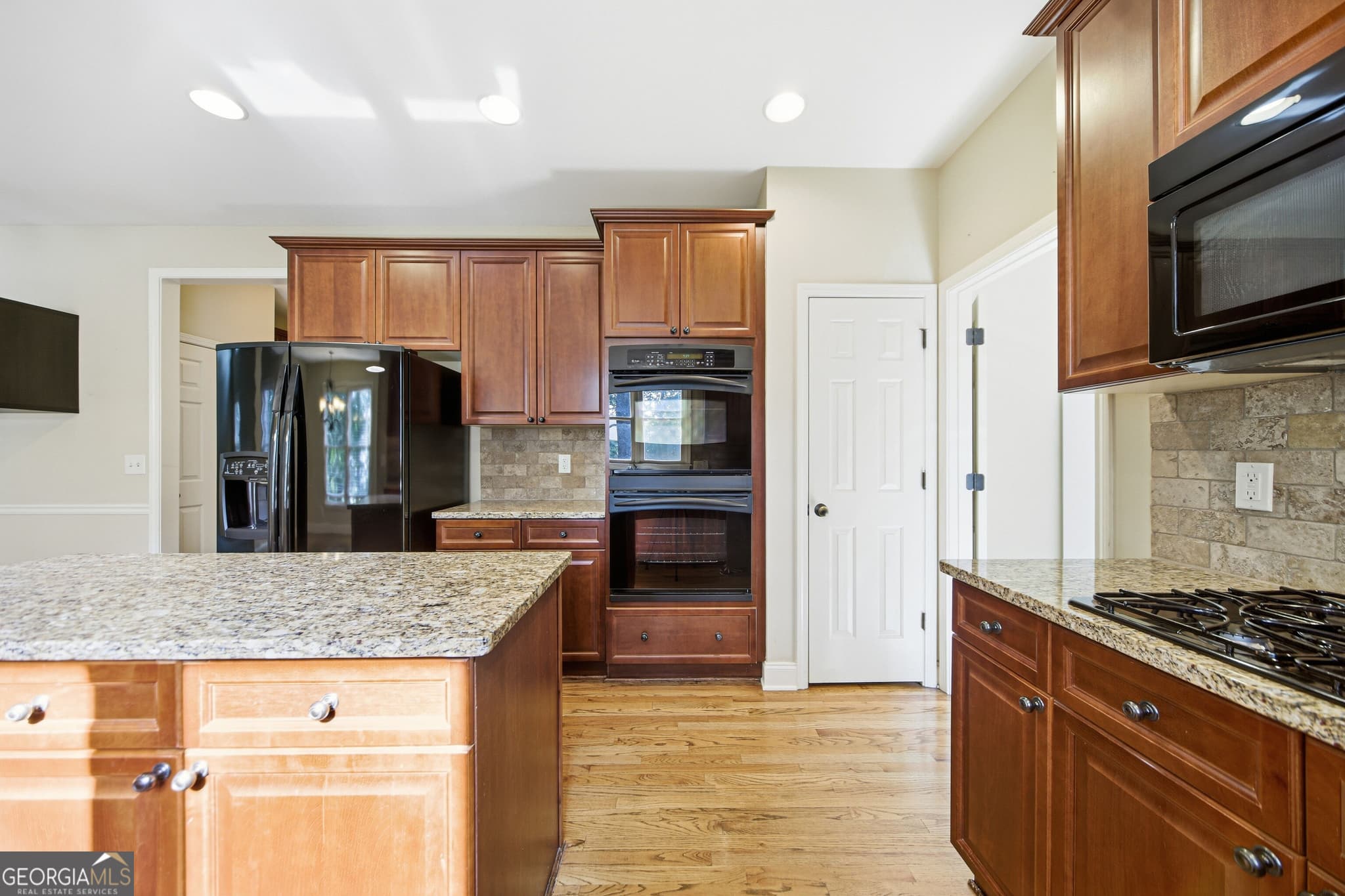 4 bedroom, 3.5 bathroom, 3,289 sq ft single family residence for sale at 700 Washington Way, Cumming, GA 30040 — photo 10