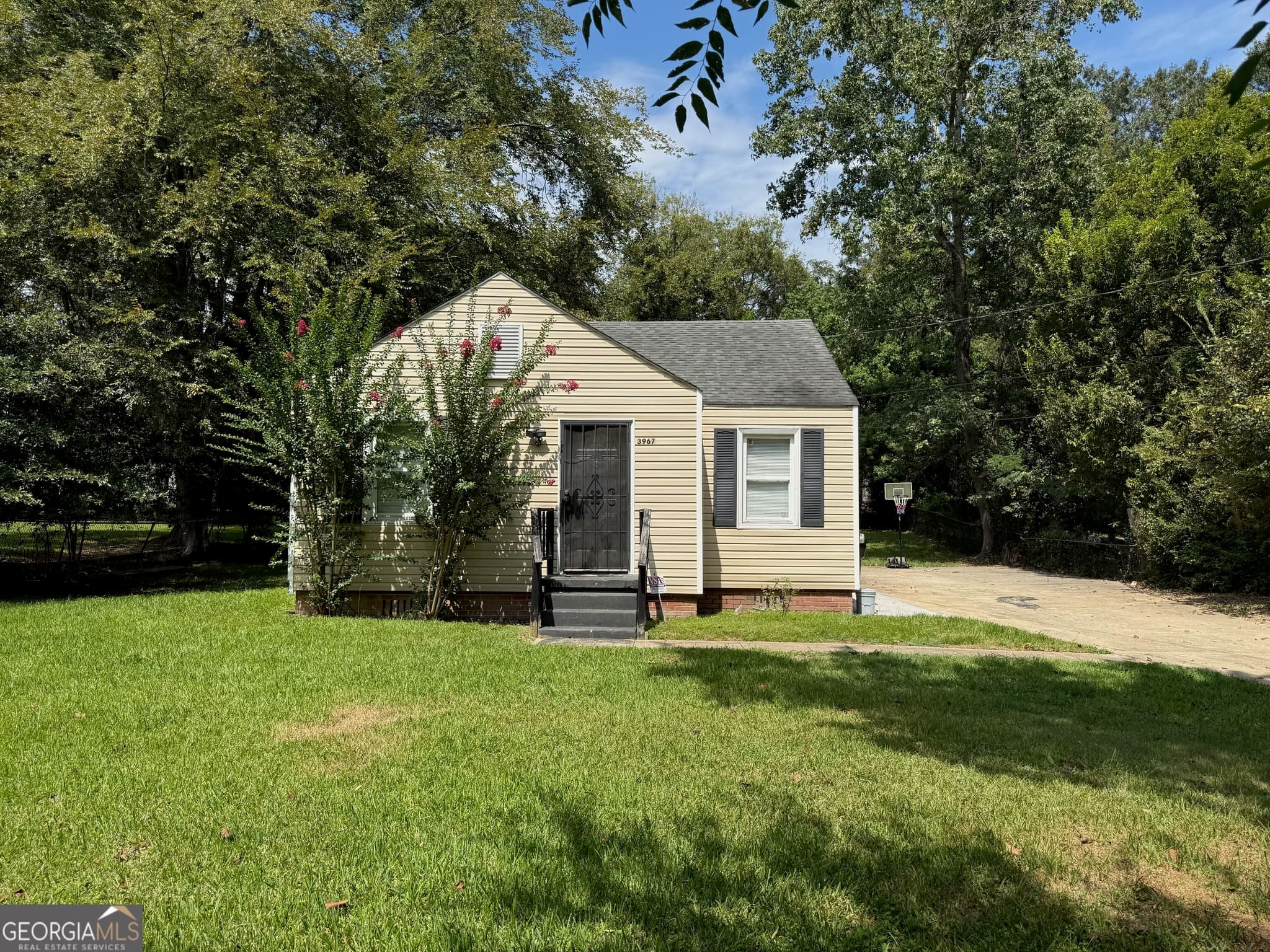 3 bedroom, 1 bathroom, 1,138 sq ft single family residence for sale at 3967 Linden Circle, Columbus, GA 31907