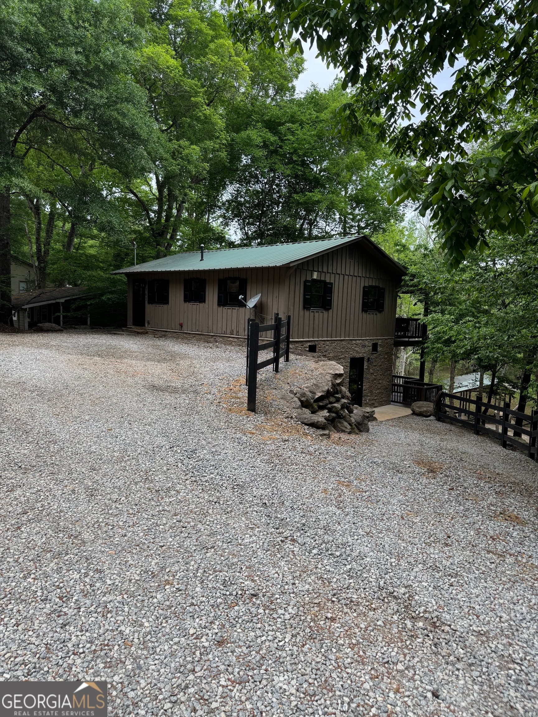 3 bedroom, 2 bathroom, 1,472 sq ft cabin,single family residence for sale at 165 Dollar Road, Hamilton, GA 31811