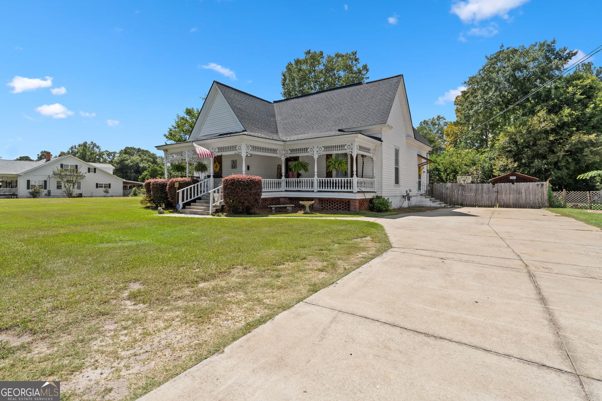 3 bedroom, 1.5 bathroom, 2,068 sq ft single family residence for sale at 89 S Dooley Street, Hawkinsville, GA 31036 — photo 2