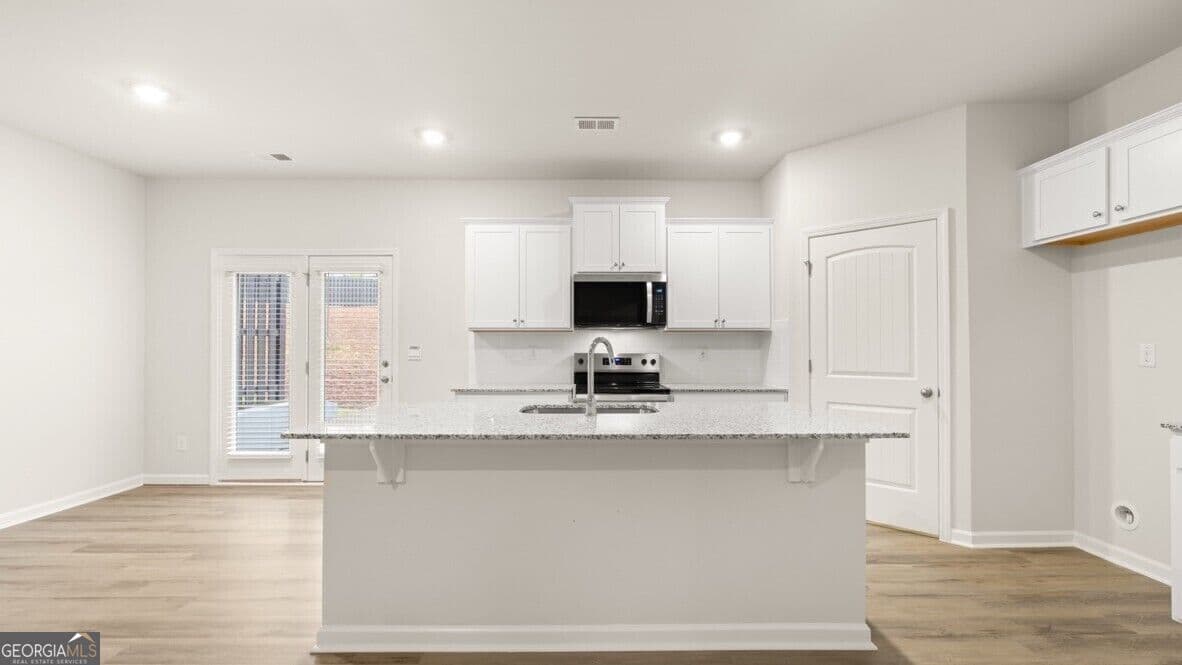 3 bedroom, 2.5 bathroom, 1,877 sq ft townhouse for sale at 2366 Carlton Parkway, Douglasville, GA 30135 — photo 6