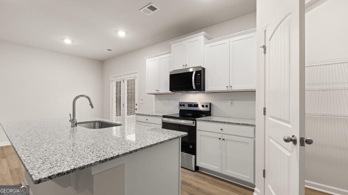 3 bedroom, 2.5 bathroom, 1,877 sq ft townhouse for sale at 2366 Carlton Parkway, Douglasville, GA 30135 — photo 7
