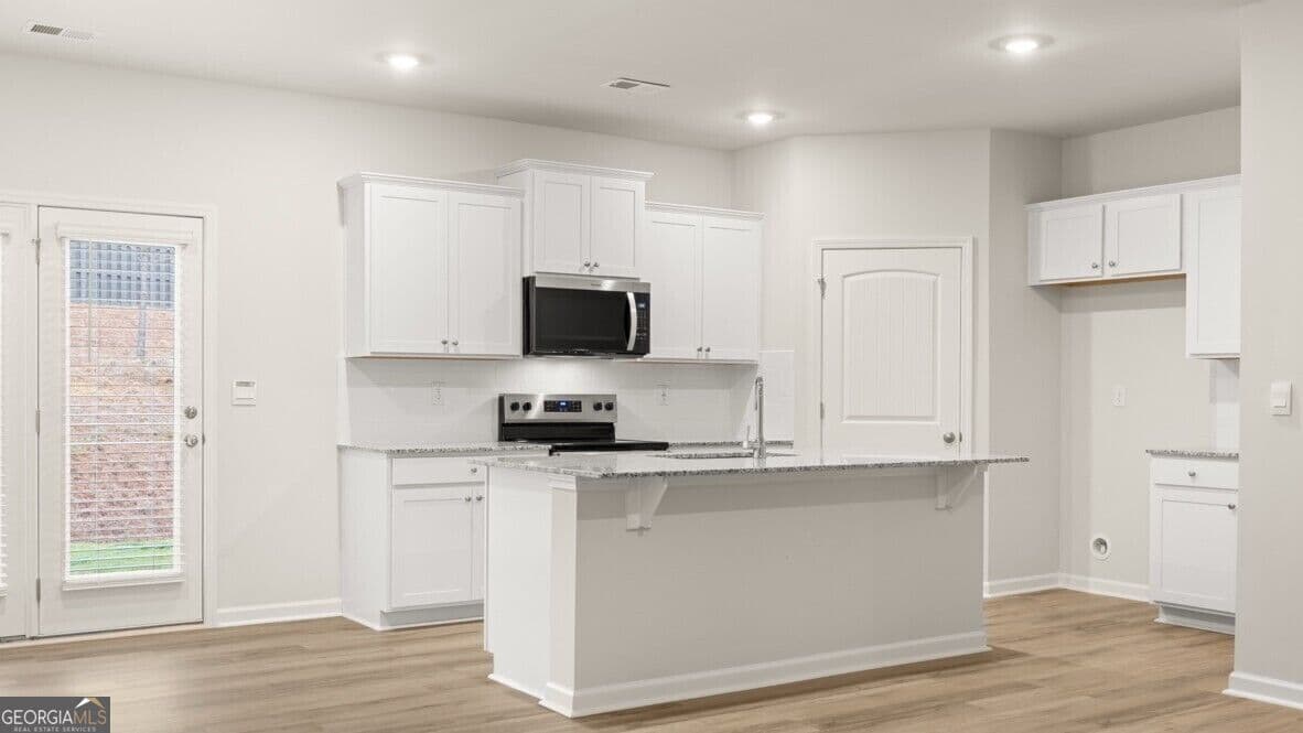 3 bedroom, 2.5 bathroom, 1,877 sq ft townhouse for sale at 2366 Carlton Parkway, Douglasville, GA 30135 — photo 5