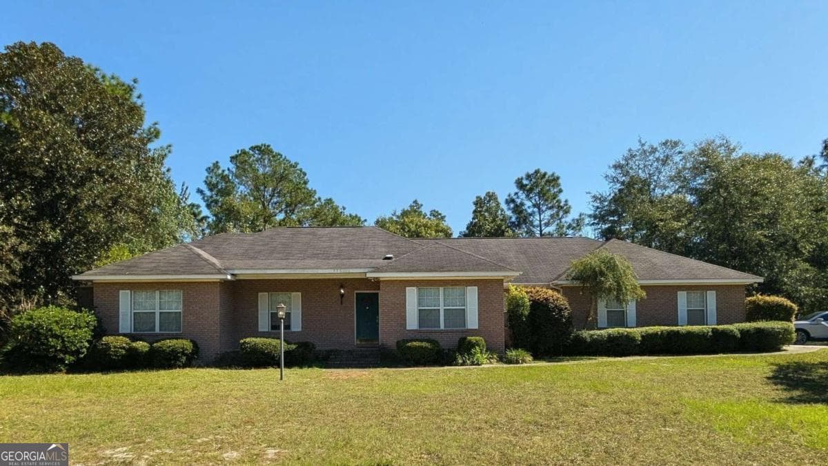 3 bedroom, 2.5 bathroom, 2,200 sq ft single family residence sold at 775 Catherine Street, Jesup, GA 31546