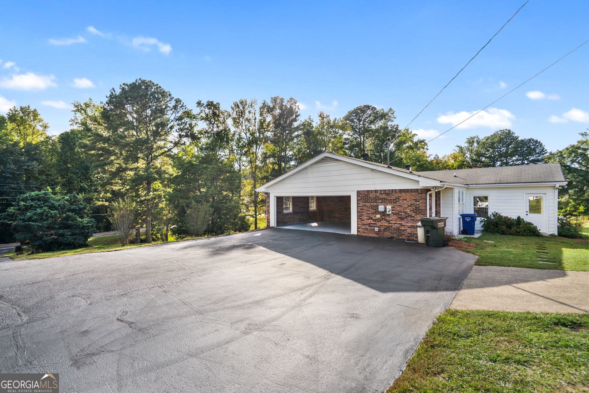 4 bedroom, 3 bathroom, 2,921 sq ft single family residence for rent at 6015 Center Hill Church Road, Loganville, GA 30052 for $2,700 a month — photo 3
