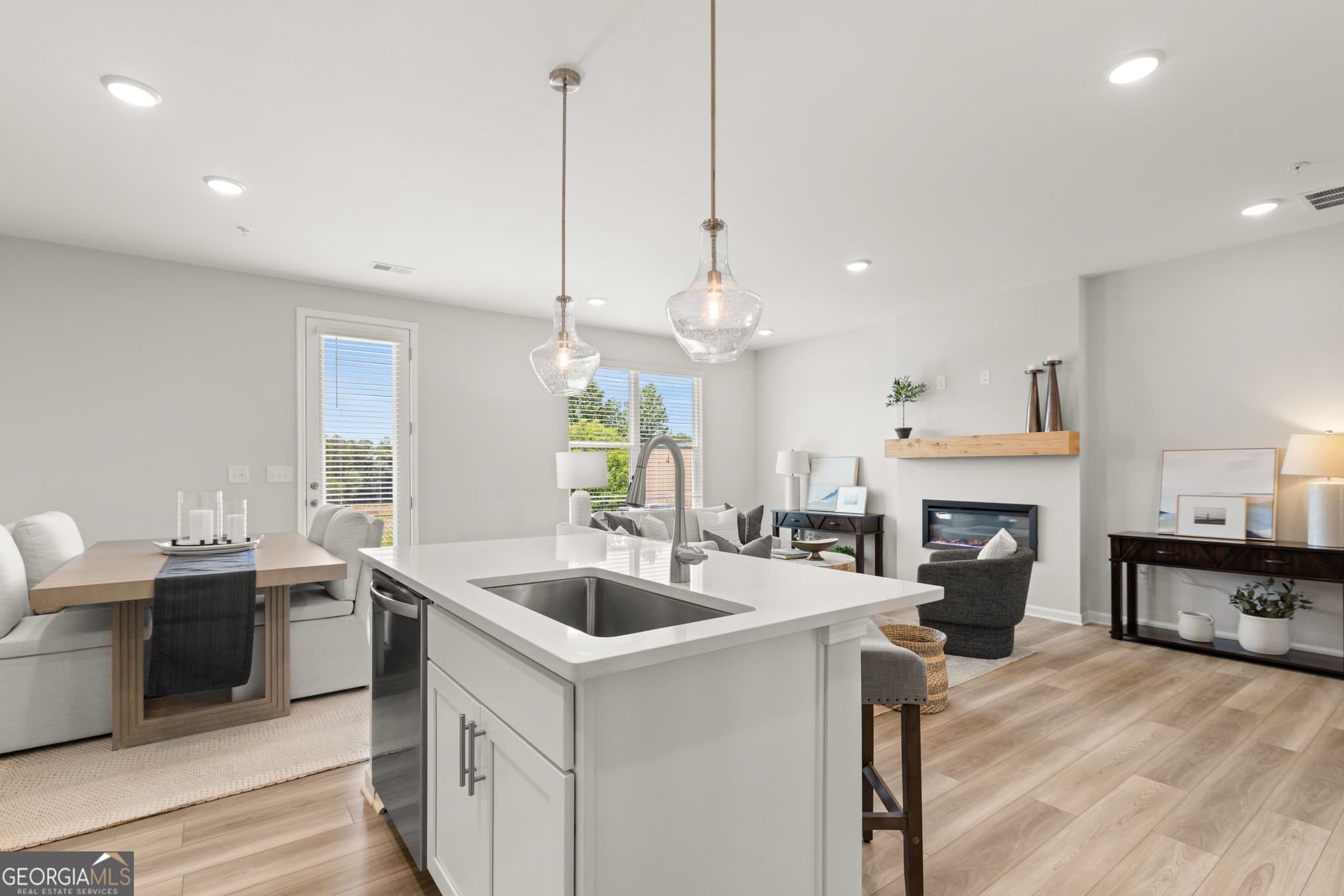 3 bedroom, 2.5 bathroom, 1,812 sq ft townhouse for sale at 6220 Molo Lane 658, Cumming, GA 30041 — photo 5