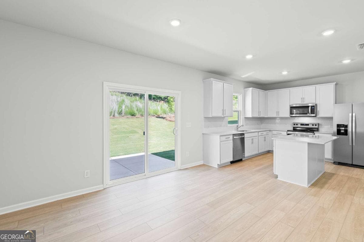 3 bedroom, 2.5 bathroom, 2,068 sq ft single family residence for sale at 3127 Orwell Drive, Gainesville, GA 30507 — photo 6