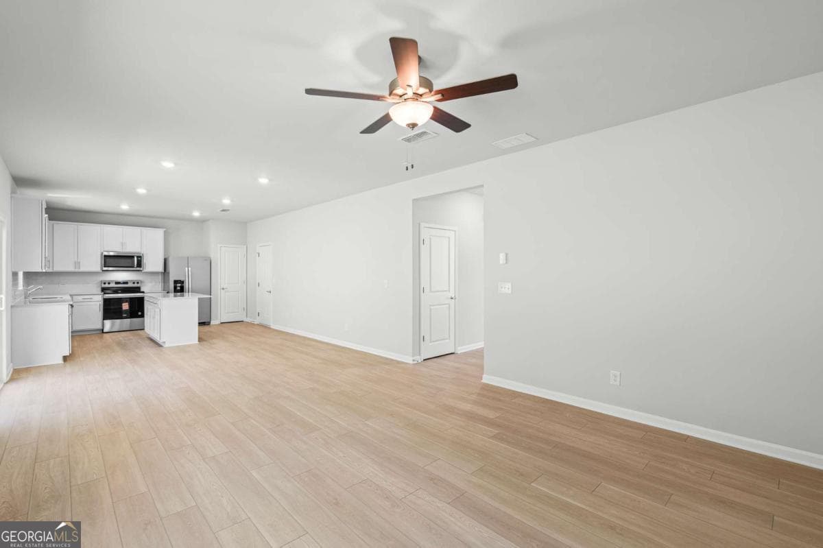 3 bedroom, 2.5 bathroom, 2,068 sq ft single family residence for sale at 3127 Orwell Drive, Gainesville, GA 30507 — photo 5