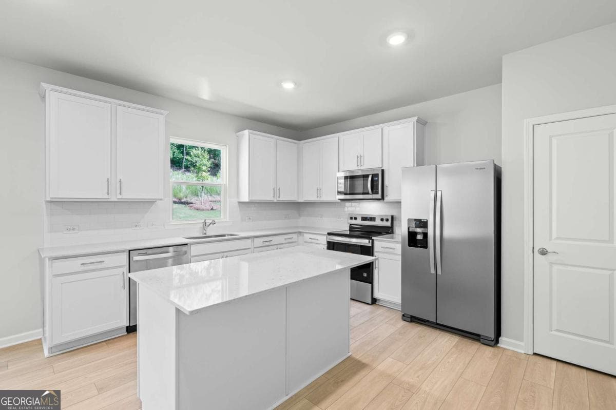 3 bedroom, 2.5 bathroom, 2,068 sq ft single family residence for sale at 3127 Orwell Drive, Gainesville, GA 30507 — photo 9