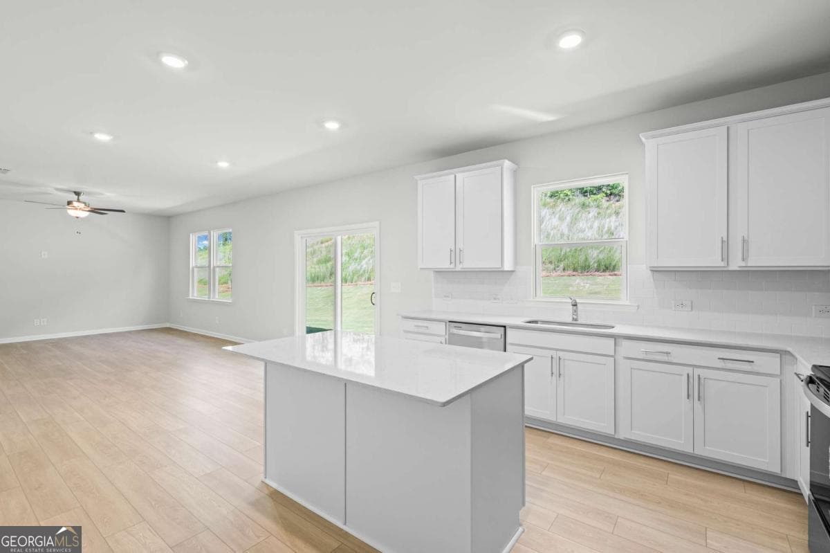 3 bedroom, 2.5 bathroom, 2,068 sq ft single family residence for sale at 3127 Orwell Drive, Gainesville, GA 30507 — photo 8