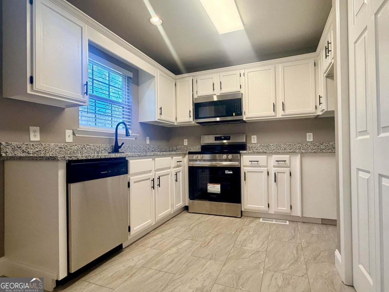 3 bedroom, 2 bathroom, 1,152 sq ft single family residence for sale at 278 School Street, Rossville, GA 30741 — photo 3