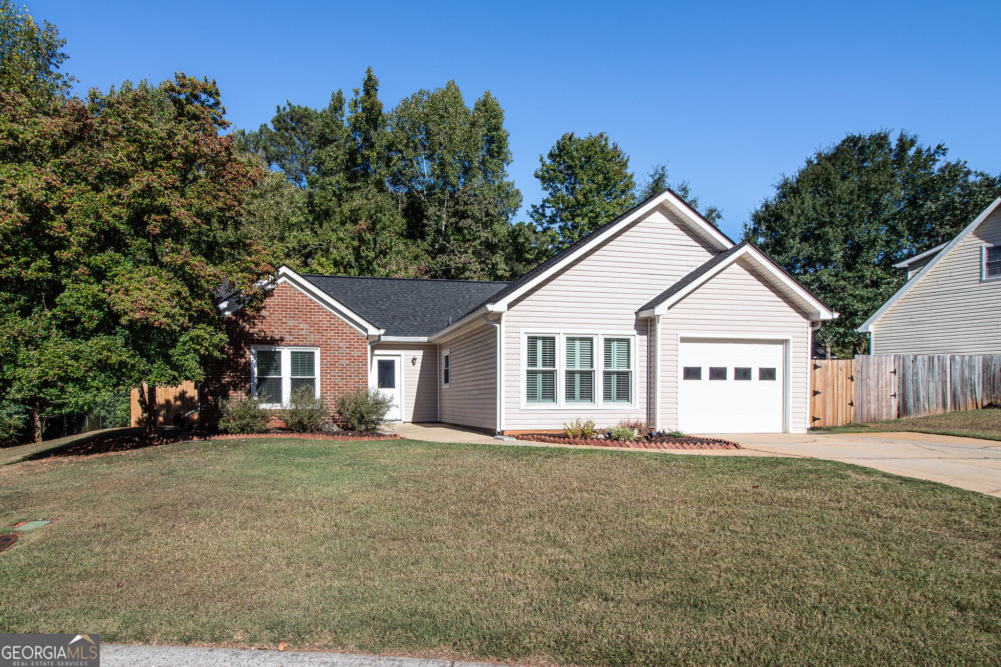3 bedroom, 2 bathroom, 1,440 sq ft single family residence for sale at 110 Spring Lake Point, Athens, GA 30605 — photo 2