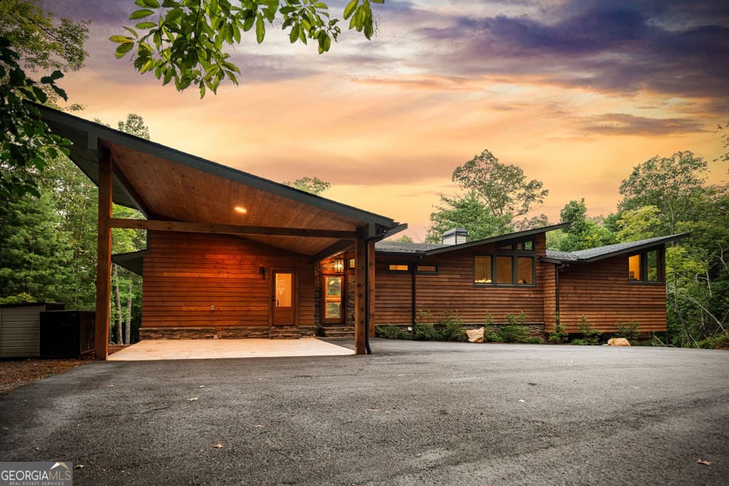 5 bedroom, 5.5 bathroom, 4,237 sq ft single family residence for sale at 177 Creekside Landing, Ellijay, GA 30540 — photo 2