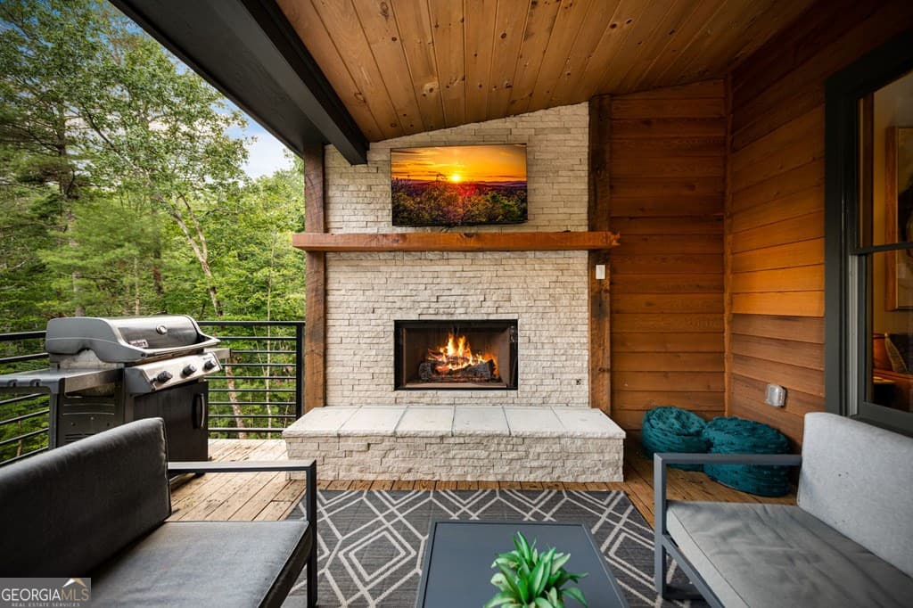5 bedroom, 5.5 bathroom, 4,237 sq ft single family residence for sale at 177 Creekside Landing, Ellijay, GA 30540 — photo 8