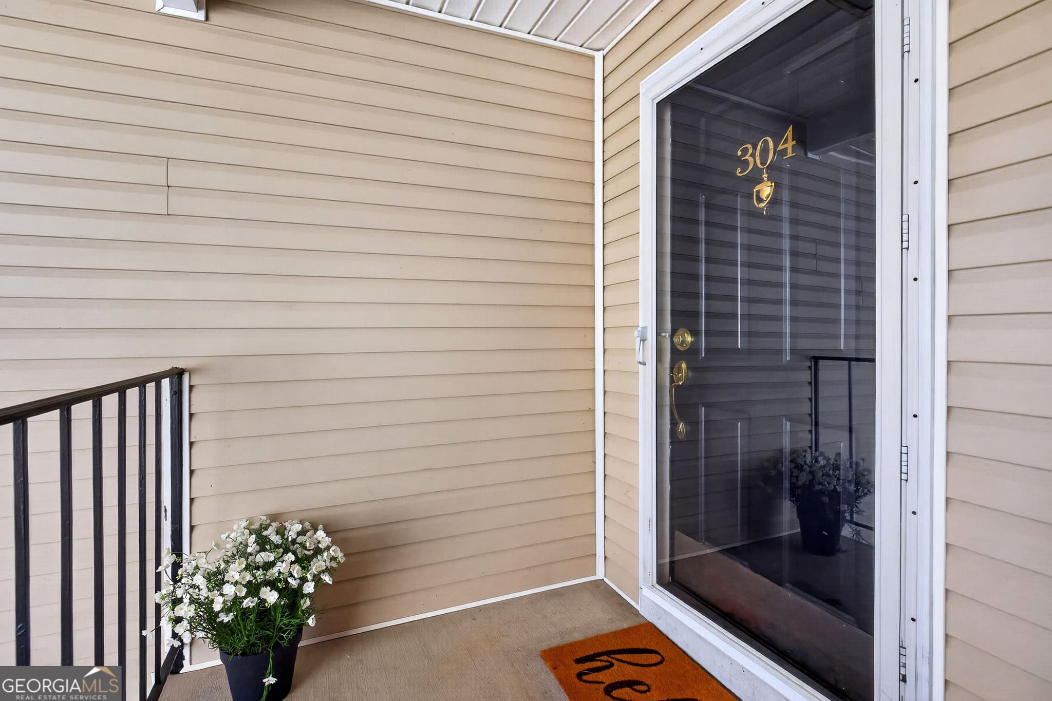 2 bedroom, 2 bathroom, 1,370 sq ft condominium for sale at 304 Ridgefield Drive, Peachtree City, GA 30269 — photo 2
