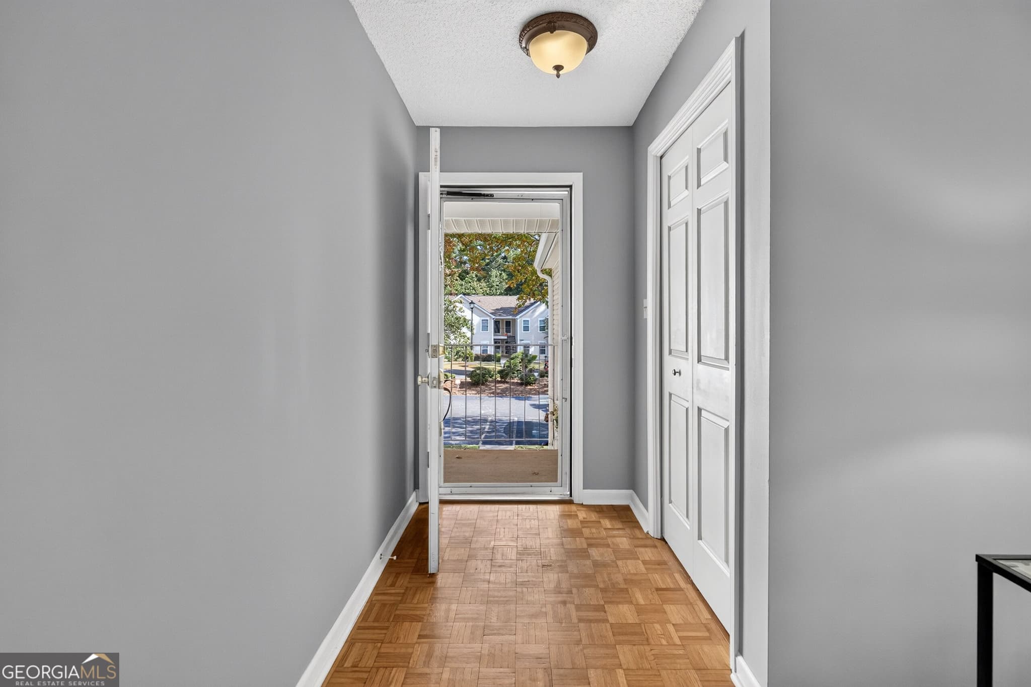 2 bedroom, 2 bathroom, 1,370 sq ft condominium for sale at 304 Ridgefield Drive, Peachtree City, GA 30269 — photo 4