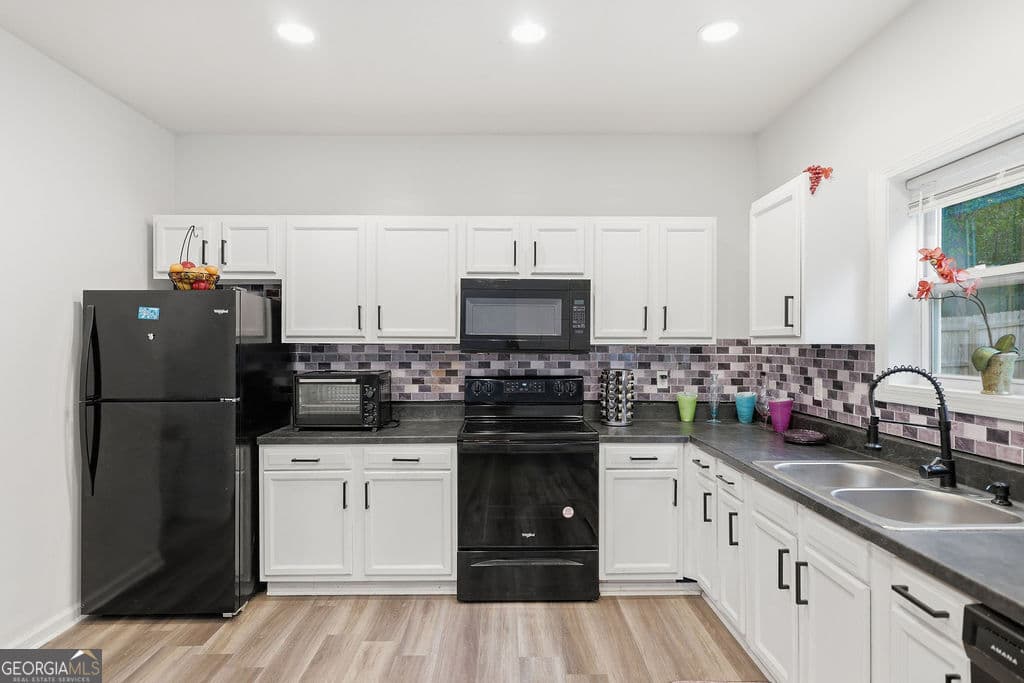 3 bedroom, 2.5 bathroom, 1,967 sq ft single family residence for sale at 157 Watkins Drive, Flovilla, GA 30216 — photo 7