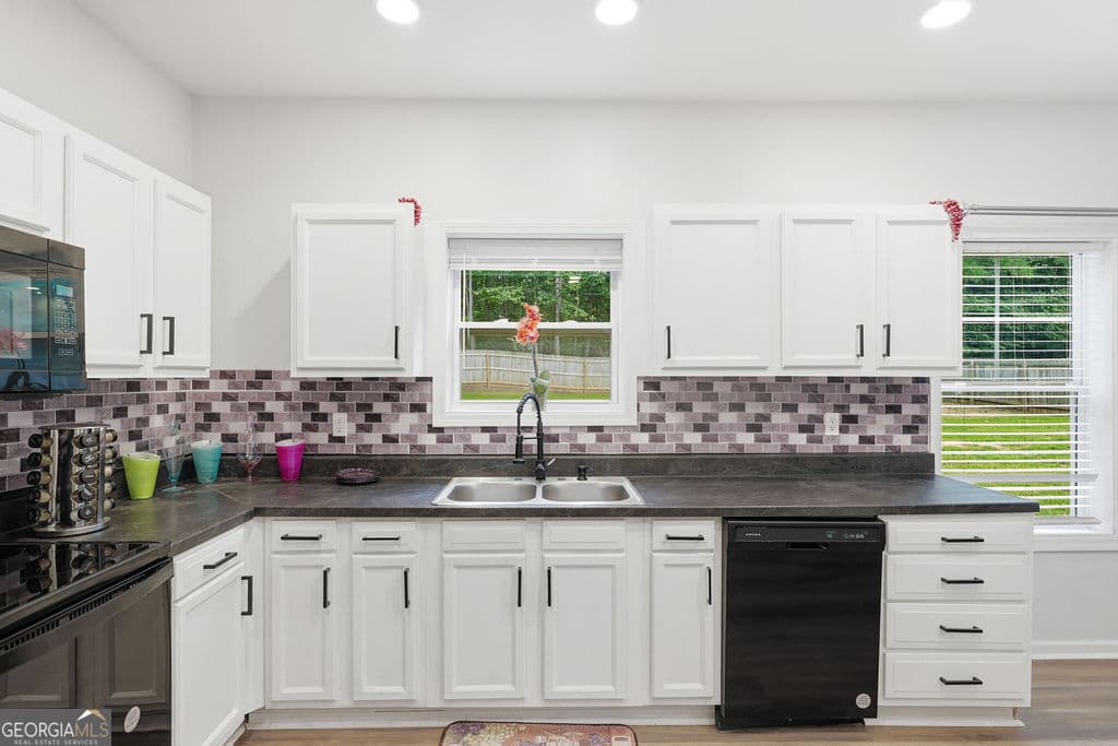 3 bedroom, 2.5 bathroom, 1,967 sq ft single family residence for sale at 157 Watkins Drive, Flovilla, GA 30216 — photo 8