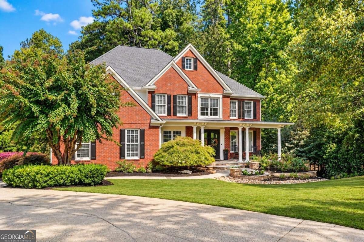 5 bedroom, 4.5 bathroom, 5,810 sq ft single family residence for sale at 335 Chickering Lake Court, Roswell, GA 30075 — photo 2